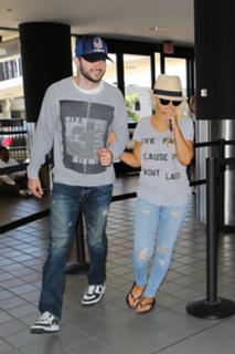 Christina Aguilera feet photo thumbnail