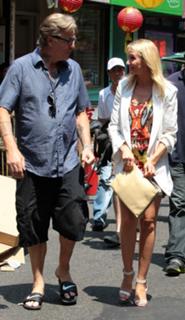 Cameron Diaz feet photo thumbnail