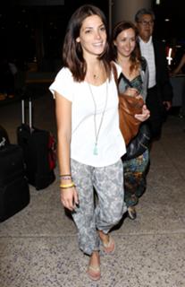 Ashley Greene feet photo thumbnail