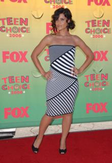 Nelly Furtado feet photo thumbnail