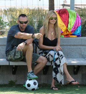 Heidi Klum feet photo thumbnail