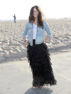 Abigail Spencer feet photo thumbnail
