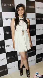 Alia Bhatt feet photo thumbnail