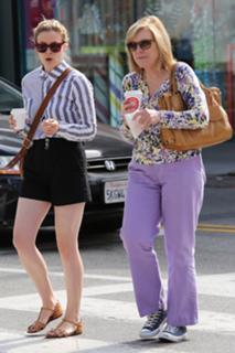Gillian Jacobs feet photo thumbnail