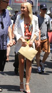 Cameron Diaz feet photo thumbnail