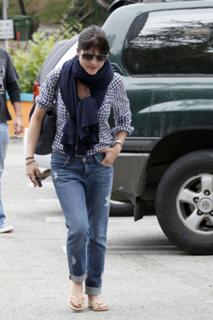 Selma Blair feet photo thumbnail