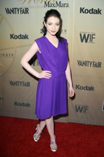 Michelle Trachtenberg feet photo thumbnail