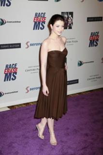 Michelle Trachtenberg feet photo thumbnail
