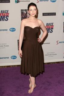 Michelle Trachtenberg feet photo thumbnail