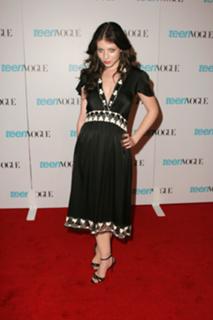 Michelle Trachtenberg feet photo thumbnail