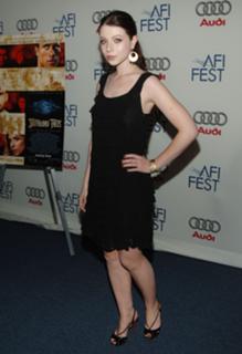 Michelle Trachtenberg feet photo thumbnail