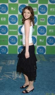 Michelle Trachtenberg feet photo thumbnail