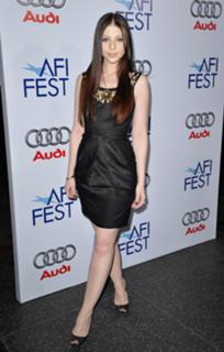 Michelle Trachtenberg feet photo thumbnail