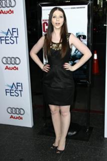 Michelle Trachtenberg feet photo thumbnail