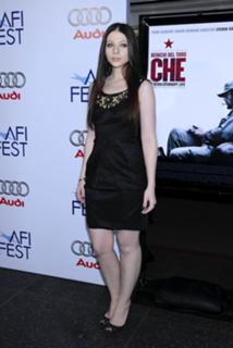Michelle Trachtenberg feet photo thumbnail