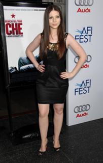 Michelle Trachtenberg feet photo thumbnail