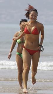 Myleene Klass feet photo thumbnail