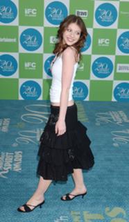 Michelle Trachtenberg feet photo thumbnail