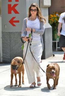 Jessica Biel feet photo thumbnail