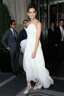 Katie Holmes feet photo thumbnail
