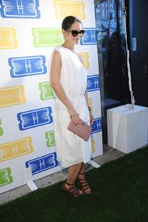 Katie Holmes feet photo thumbnail