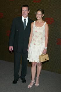 Katie Holmes feet photo thumbnail