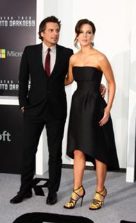 Kate Beckinsale feet photo thumbnail