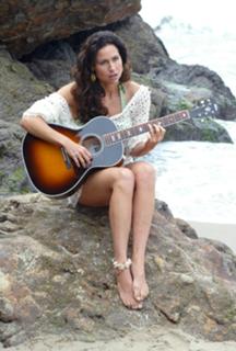 Minnie Driver feet photo thumbnail