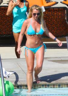 Britney Spears feet photo thumbnail