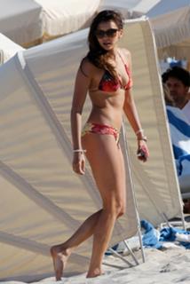 Nina Dobrev feet photo thumbnail