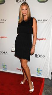Natasha Henstridge feet photo thumbnail