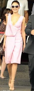 Olga Kurylenko feet photo thumbnail