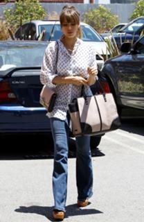 Jessica Alba feet photo thumbnail