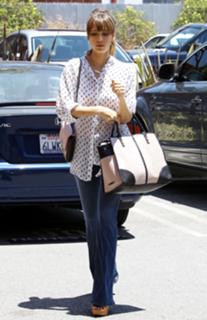 Jessica Alba feet photo thumbnail