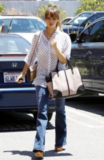 Jessica Alba feet photo thumbnail