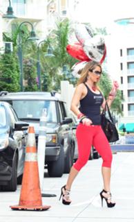 Jennifer Nicole Lee feet photo thumbnail