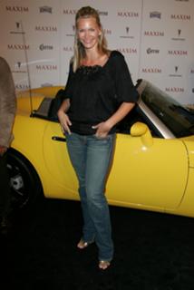 Natasha Henstridge feet photo thumbnail