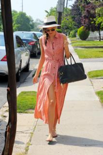 Miranda Kerr feet photo thumbnail