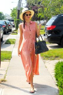 Miranda Kerr feet photo thumbnail