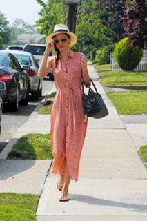 Miranda Kerr feet photo thumbnail