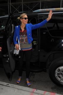 Karolina Kurkova feet photo thumbnail