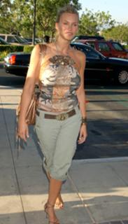 Natasha Henstridge feet photo thumbnail