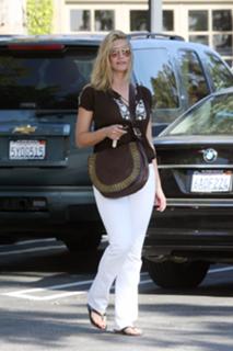 Natasha Henstridge feet photo thumbnail
