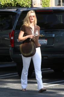 Natasha Henstridge feet photo thumbnail