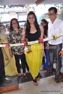 Alia Bhatt feet photo thumbnail
