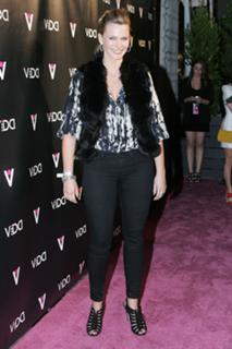 Natasha Henstridge feet photo thumbnail