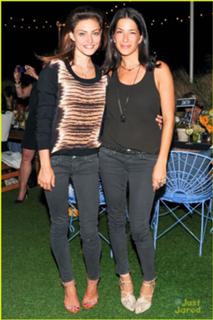 Phoebe Tonkin feet photo thumbnail