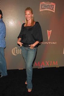 Natasha Henstridge feet photo thumbnail