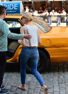 Diane Kruger feet photo thumbnail