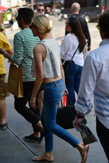 Diane Kruger feet photo thumbnail